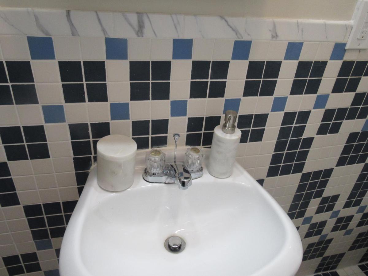 Located In The Noma-Gallaudet Neighborhood Apartment Вашингтон Екстериор снимка